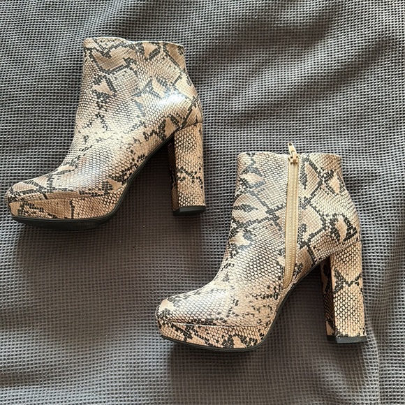 NWOT Snakeskin Heeled Booties - Picture 2 of 3